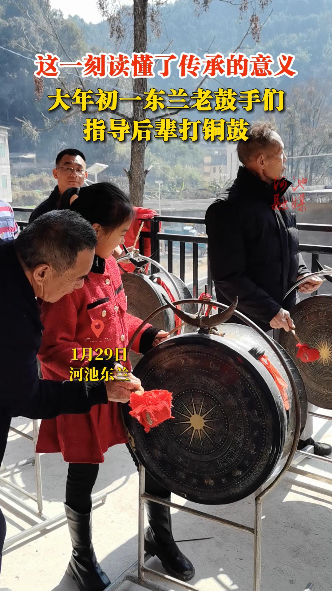 ��һ�̶����˴��е����壬�����һ�����Ϲ�����ָ���󱯴�ͭ�ġ�
